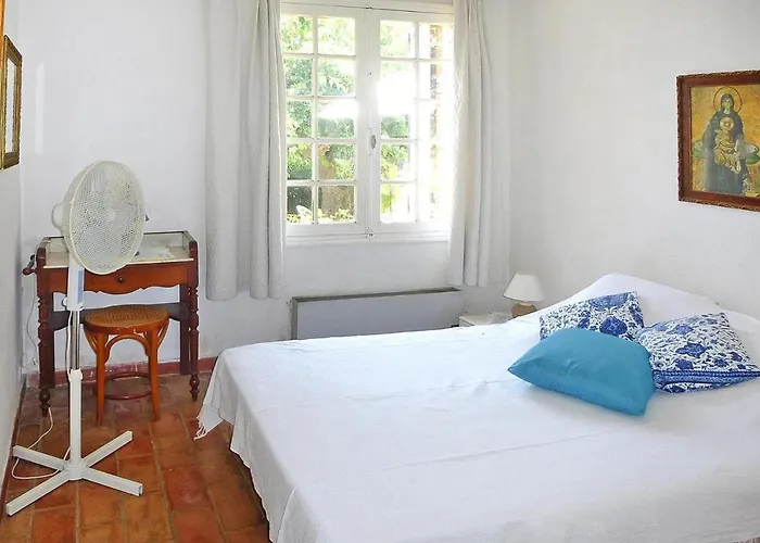 In Roquebrune With Sea View & Pool La Garonnette-Plage