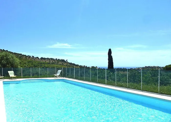 Semesterbostad In Roquebrune With Sea View & Pool