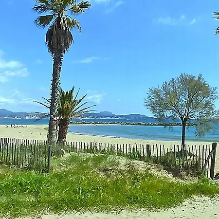 In Roquebrune With Sea View & Pool 度假居 *