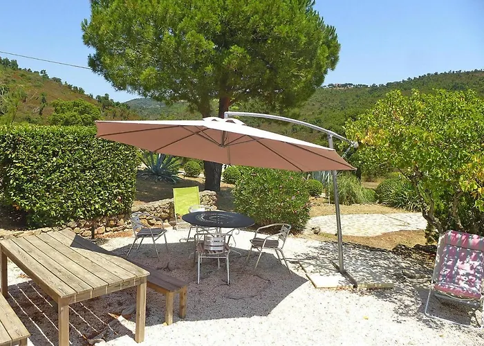 In Roquebrune With Sea View & Pool Tatil Evi *